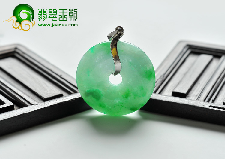 糯冰种飘翠缅甸翡翠A货平安扣挂件