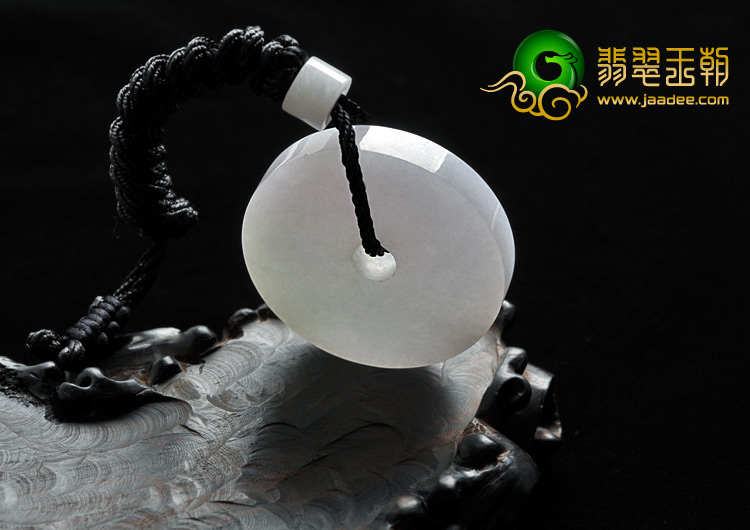 糯冰种淡春带彩缅甸翡翠A货平安扣挂件