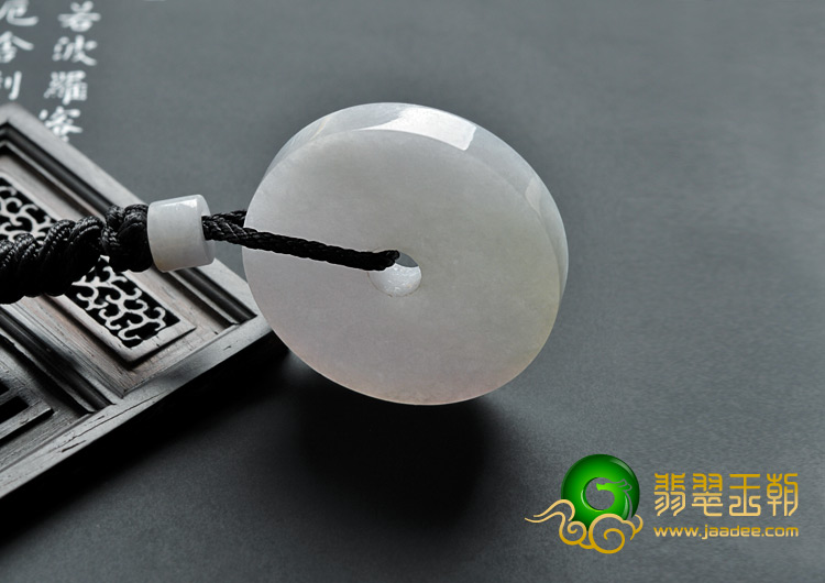 糯冰种淡春带彩缅甸翡翠A货平安扣挂件