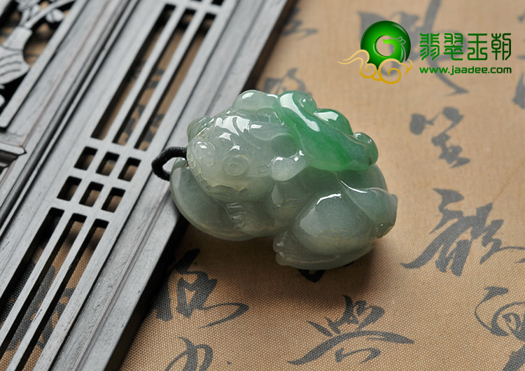糯冰种翠色缅甸翡翠A货貔貅挂件