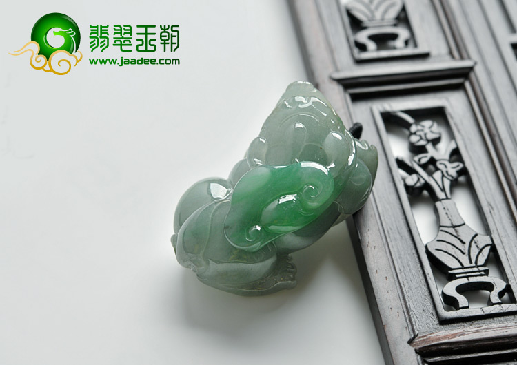 糯冰种翠色缅甸翡翠A货貔貅挂件