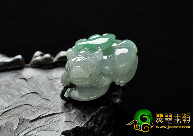 糯冰种翠色缅甸翡翠A货貔貅挂件