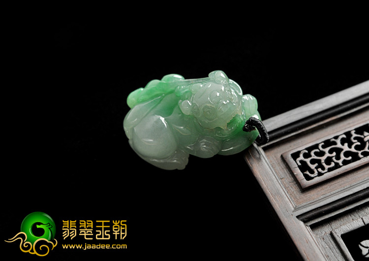 糯冰种翠色缅甸翡翠A货貔貅挂件