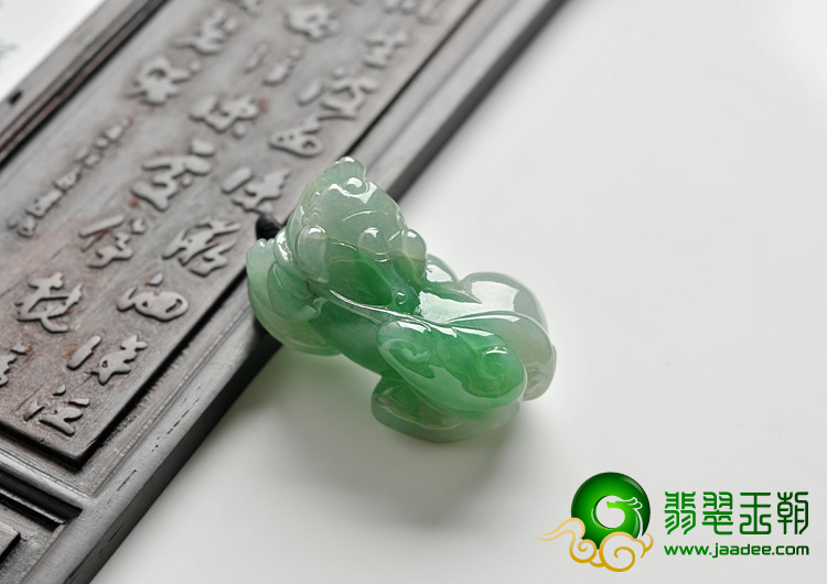 糯冰种翠色缅甸翡翠A货貔貅挂件