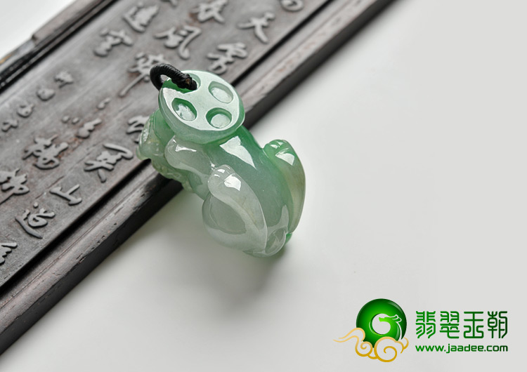 糯冰种翠色缅甸翡翠A货貔貅挂件