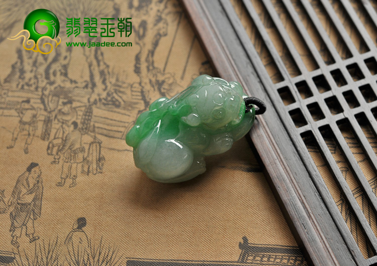 糯冰种翠色缅甸翡翠A货貔貅挂件