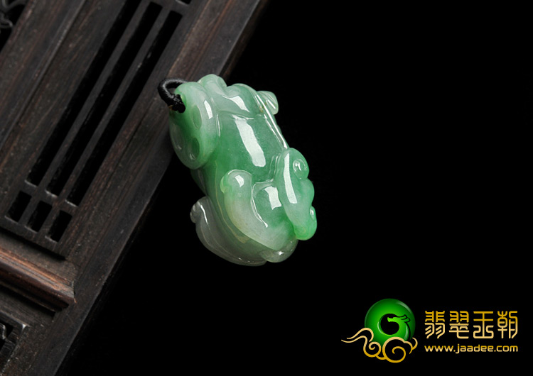 糯冰种翠色缅甸翡翠A货貔貅挂件