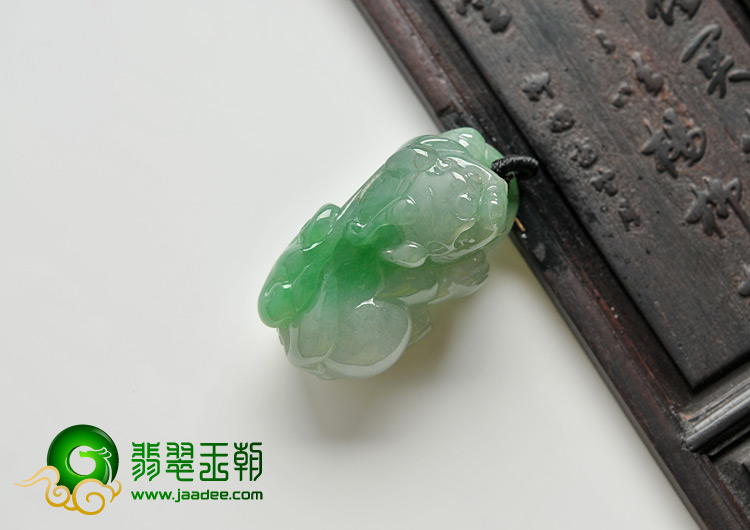 糯冰种翠色缅甸翡翠A货貔貅挂件