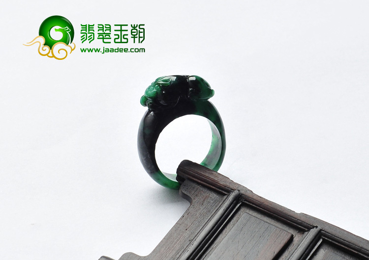 糯冰种浓绿缅甸翡翠A货貔貅指环