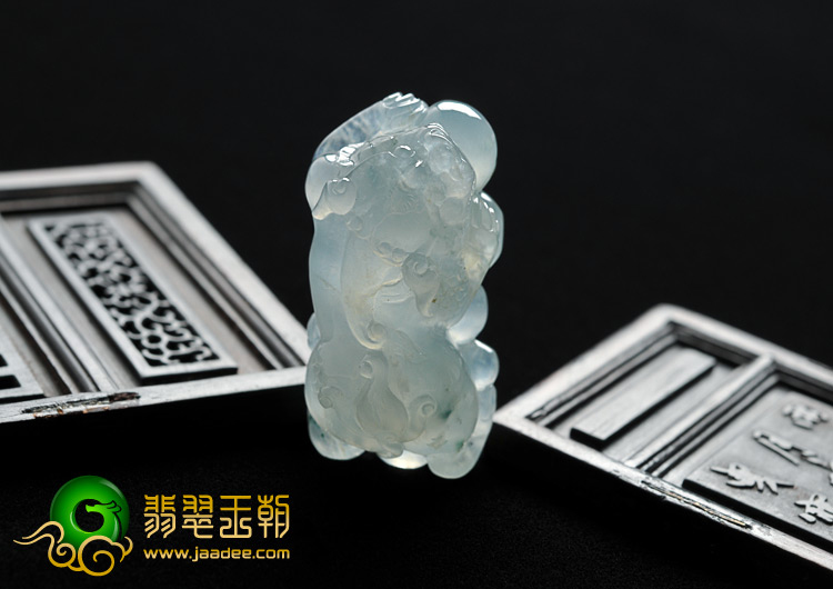 冰种晴水略飘花缅甸翡翠A货貔貅挂件