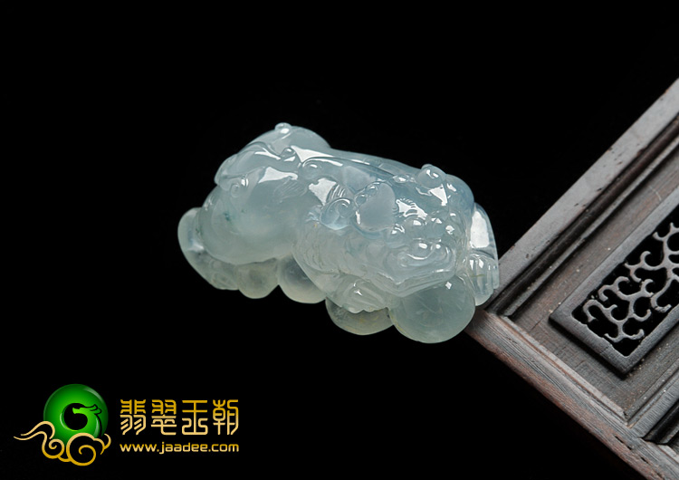 冰种晴水略飘花缅甸翡翠A货貔貅挂件
