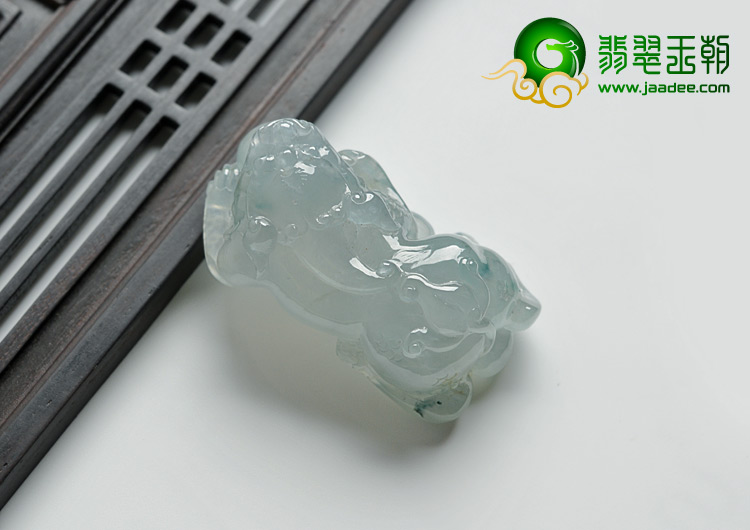 冰种晴水略飘花缅甸翡翠A货貔貅挂件