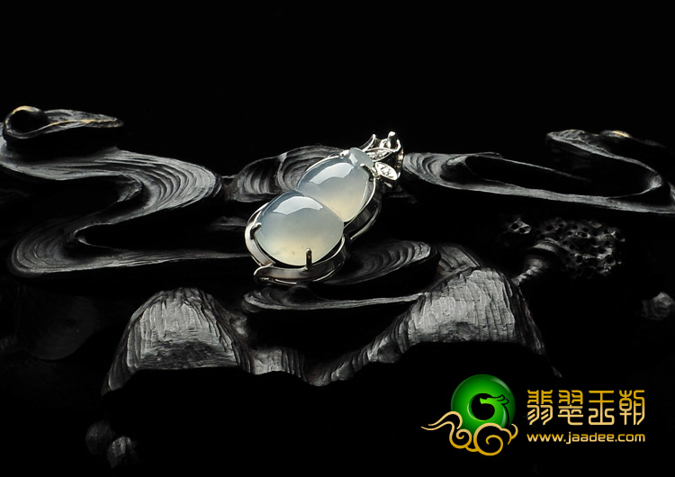 冰种缅甸翡翠A货镶白金葫芦胸坠（真钻）
