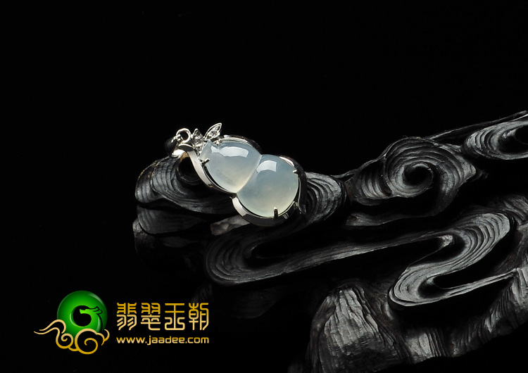 冰种缅甸翡翠A货镶白金葫芦胸坠（真钻）