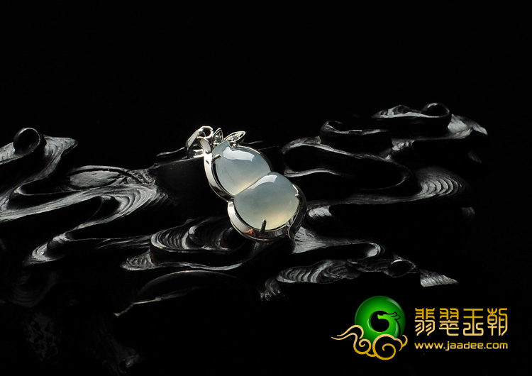 冰种缅甸翡翠A货镶白金葫芦胸坠（真钻）