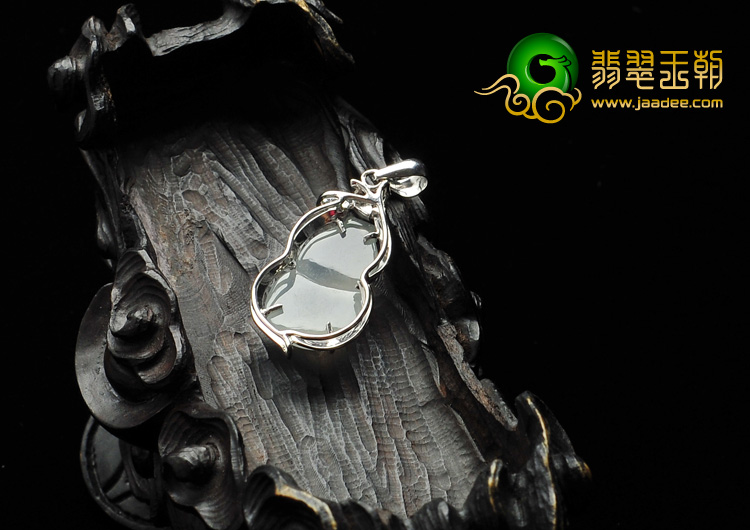 冰种缅甸翡翠A货镶白金葫芦胸坠（真钻）