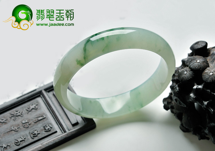 糯冰种飘花缅甸翡翠A货手镯（58.7mm）