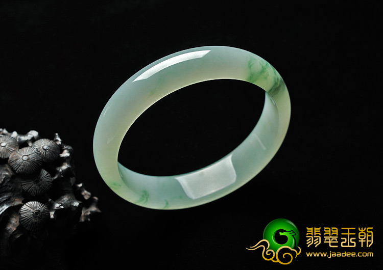 糯冰种飘花缅甸翡翠A货手镯（58.7mm）