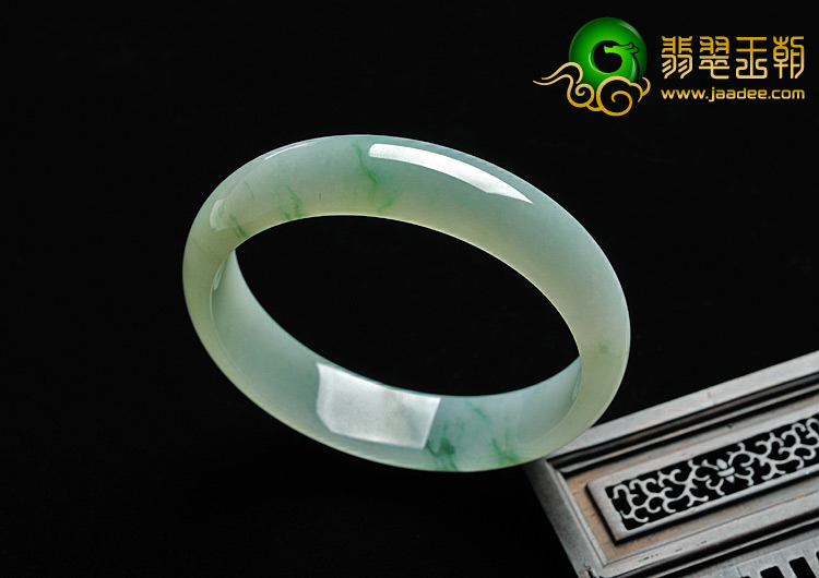 糯冰种飘花缅甸翡翠A货手镯（58.7mm）