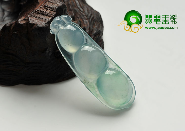 冰玻种晴水略飘花缅甸翡翠A货四季豆挂件
