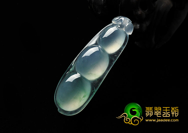冰玻种晴水略飘花缅甸翡翠A货四季豆挂件
