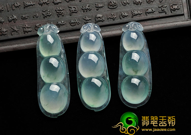 冰玻种晴水略飘花缅甸翡翠A货四季豆挂件