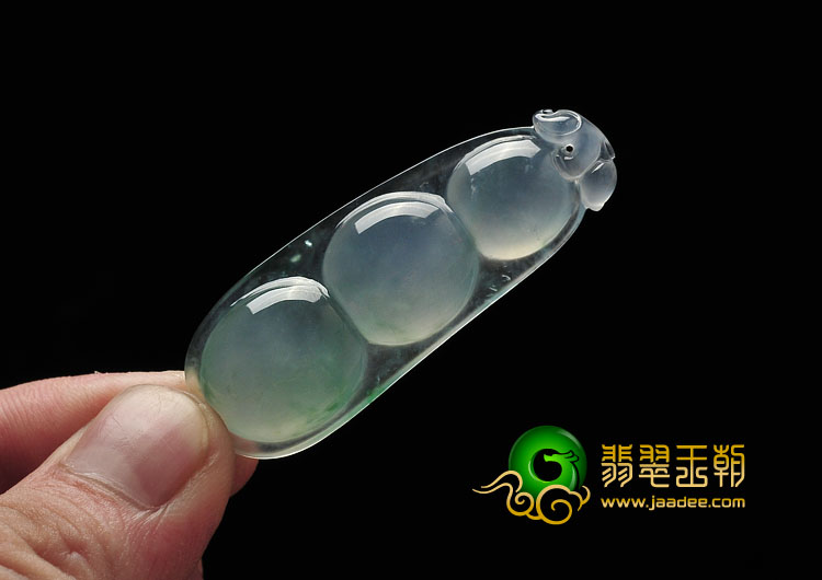 冰玻种晴水略飘花缅甸翡翠A货四季豆挂件