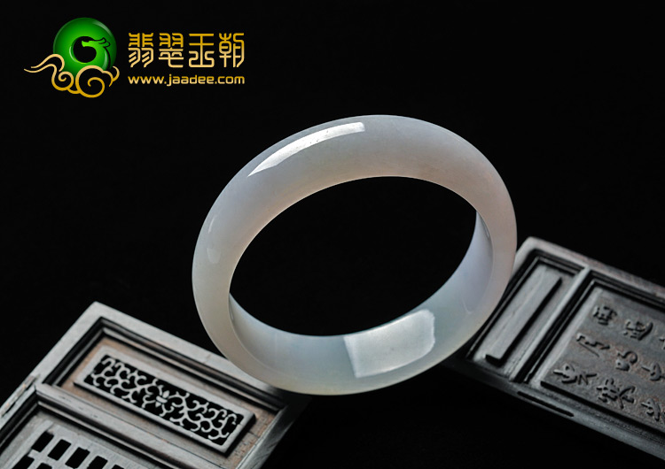 糯冰种淡春带彩缅甸翡翠A货手镯（57.9mm）