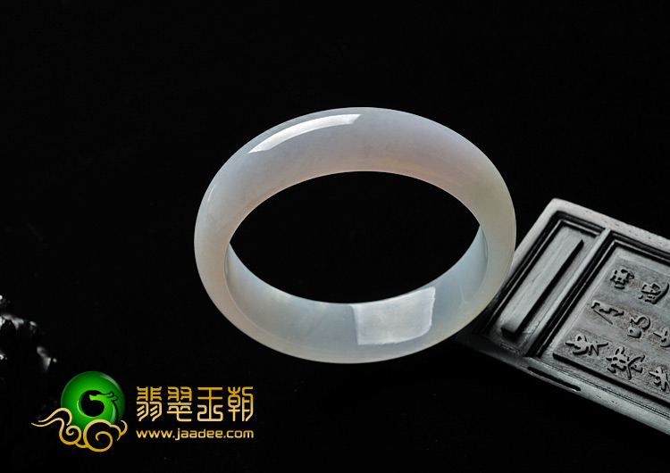糯冰种淡春带彩缅甸翡翠A货手镯（57.9mm）
