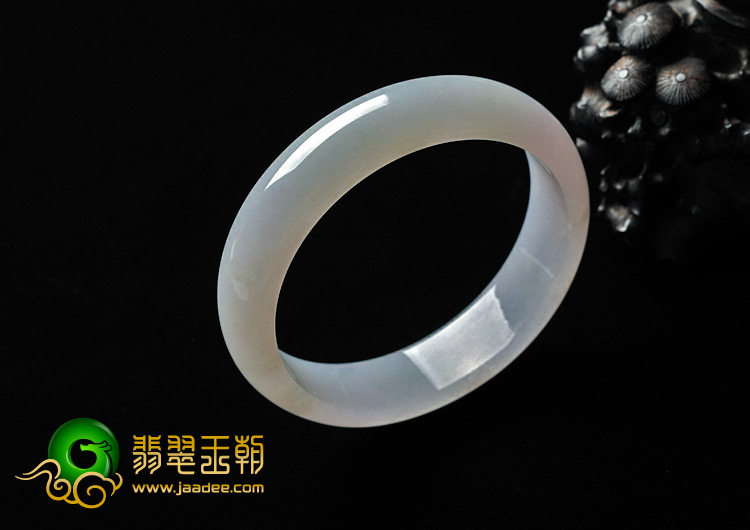 糯冰种淡春带彩缅甸翡翠A货手镯（57.9mm）