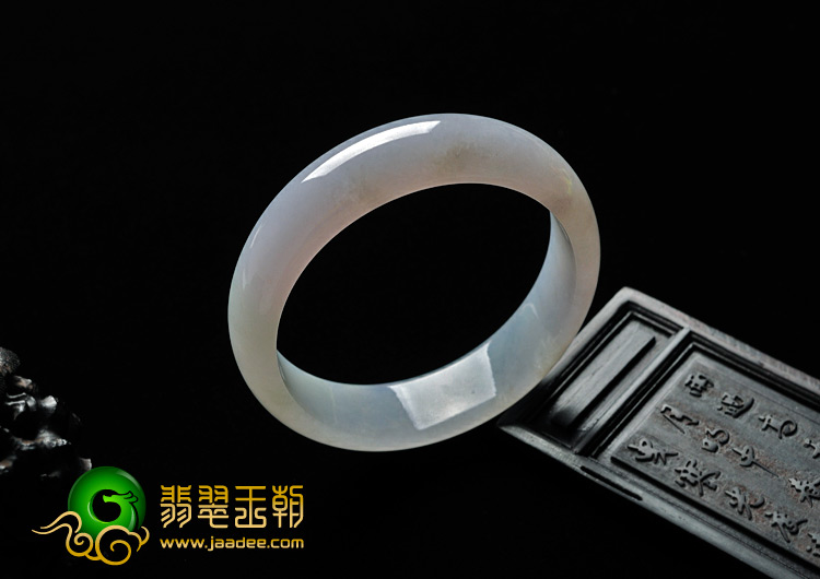 糯冰种淡春带彩缅甸翡翠A货手镯（57.9mm）