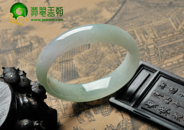 糯冰种春带彩缅甸翡翠A货手镯（58.6mm）