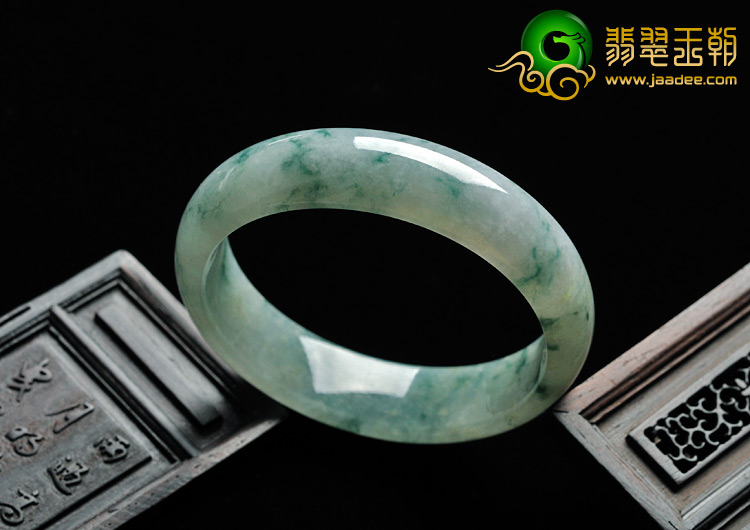 糯冰种飘花缅甸翡翠A货手镯（52.5mm）