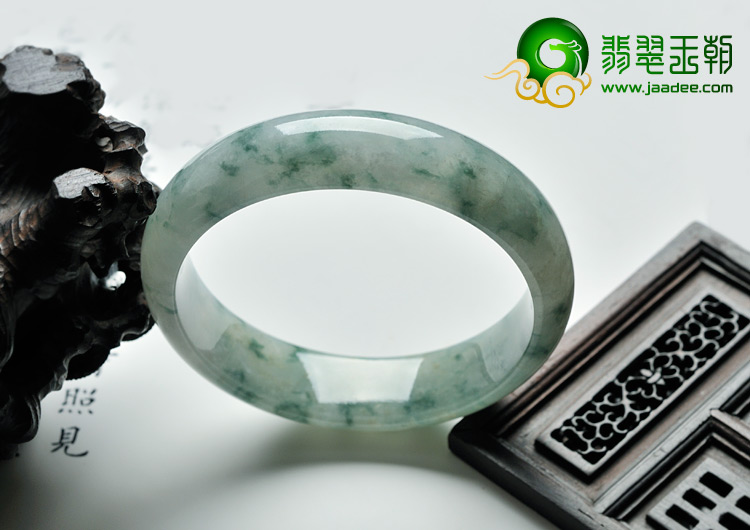 糯冰种飘花缅甸翡翠A货手镯（52.5mm）