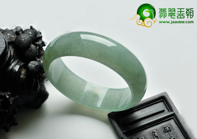 糯冰种晴水缅甸翡翠A货手镯（55.7mm）