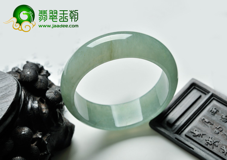 糯冰种晴水缅甸翡翠A货手镯（55.7mm）