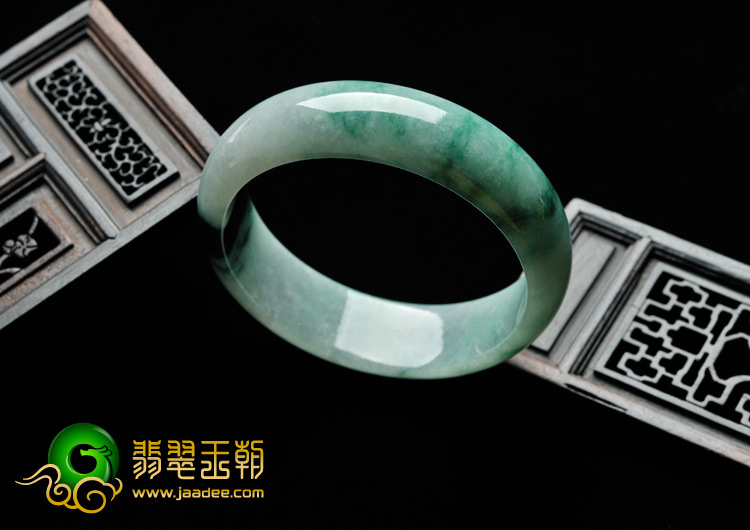 糯冰种飘花缅甸翡翠A货手镯（56.1mm）