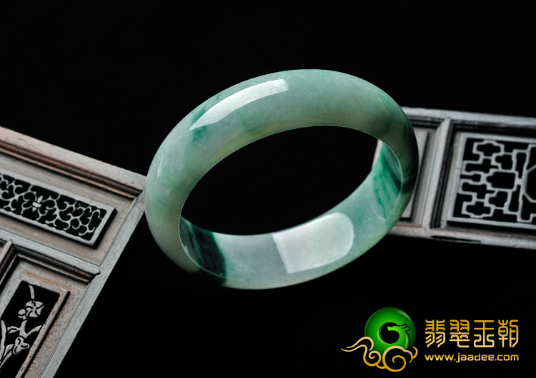 糯冰种飘花缅甸翡翠A货手镯（56.1mm）