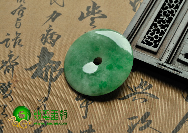 糯冰种翠色缅甸翡翠A货平安扣挂件