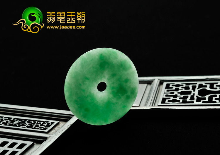 糯冰种翠色缅甸翡翠A货平安扣挂件