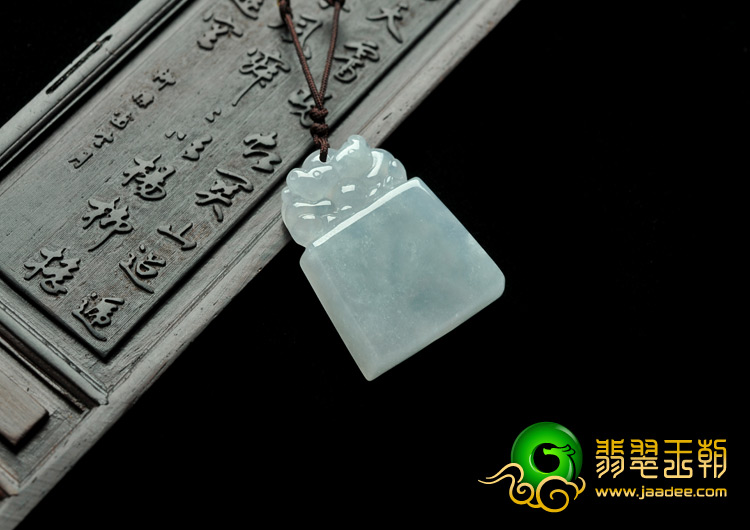 冰种淡晴水缅甸翡翠A货府中有龙挂件