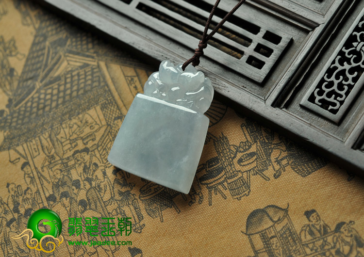 冰种淡晴水缅甸翡翠A货府中有龙挂件