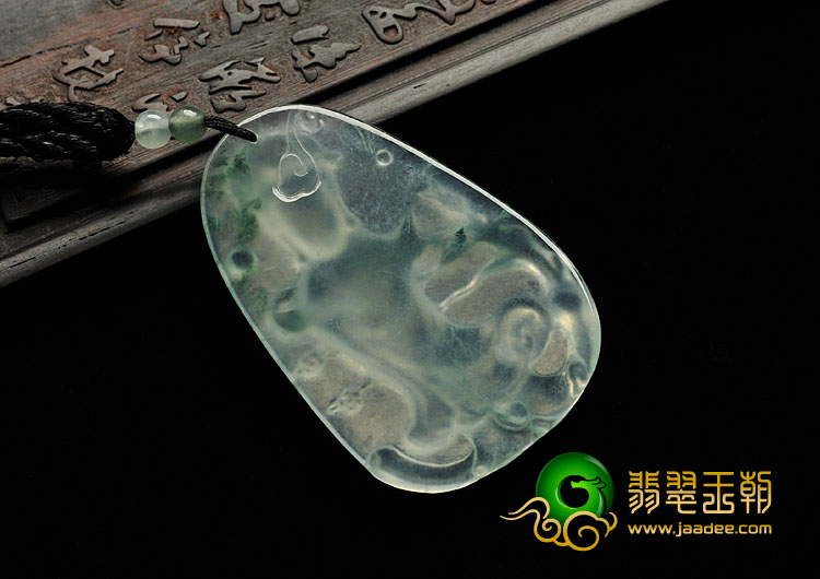 玻璃种飘花缅甸翡翠A货踏雪寻梅挂件
