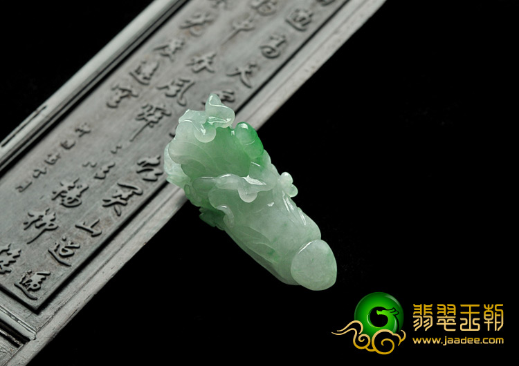 糯冰种晴水飘翠缅甸翡翠A货白菜挂件