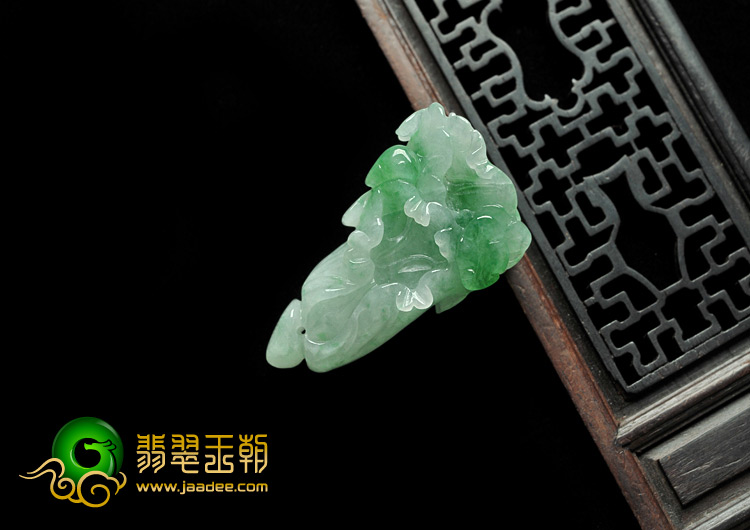 糯冰种晴水飘翠缅甸翡翠A货白菜挂件