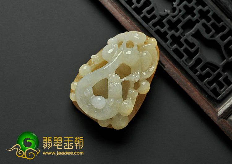 糯冰种黄翡缅甸翡翠A货草龙挂件