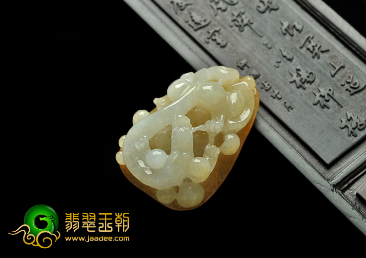 糯冰种黄翡缅甸翡翠A货草龙挂件