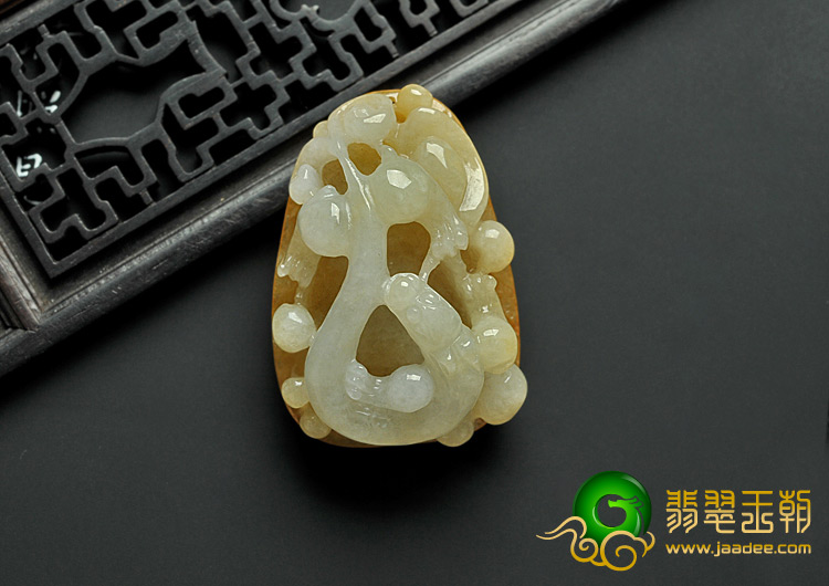 糯冰种黄翡缅甸翡翠A货草龙挂件