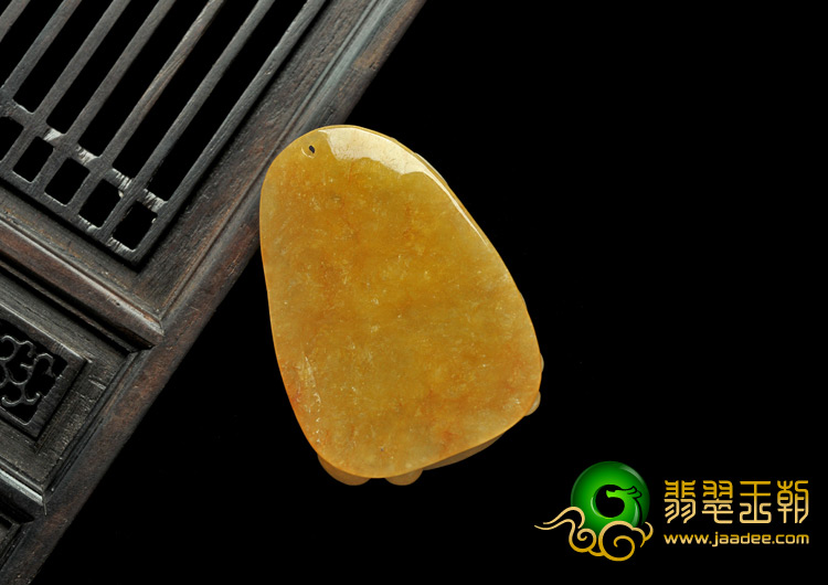 糯冰种黄翡缅甸翡翠A货草龙挂件
