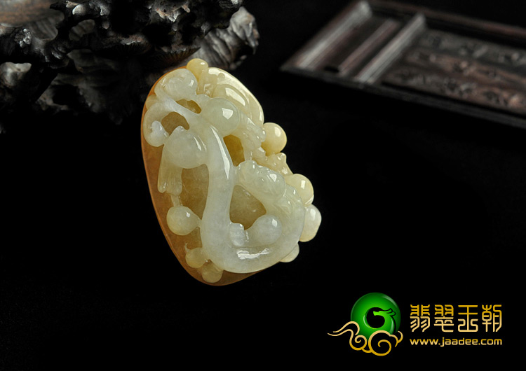 糯冰种黄翡缅甸翡翠A货草龙挂件